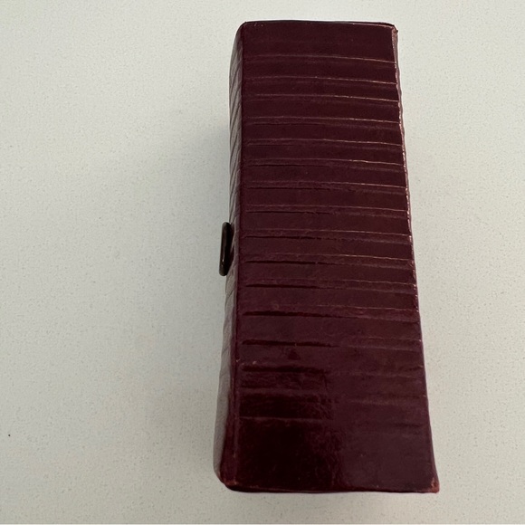 Travel lipstick or contact lens case Leather w/ inside mirror with snap closure - Picture 4 of 7